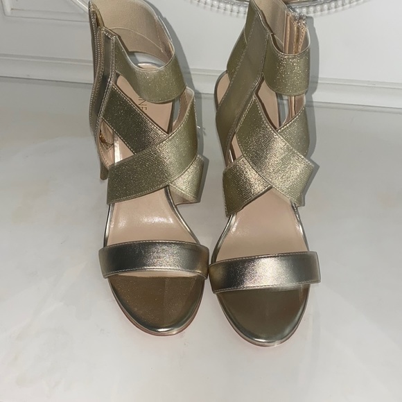 Sandales Dorées Nine West - Taille 7 UK, Neuves Sans Boîte